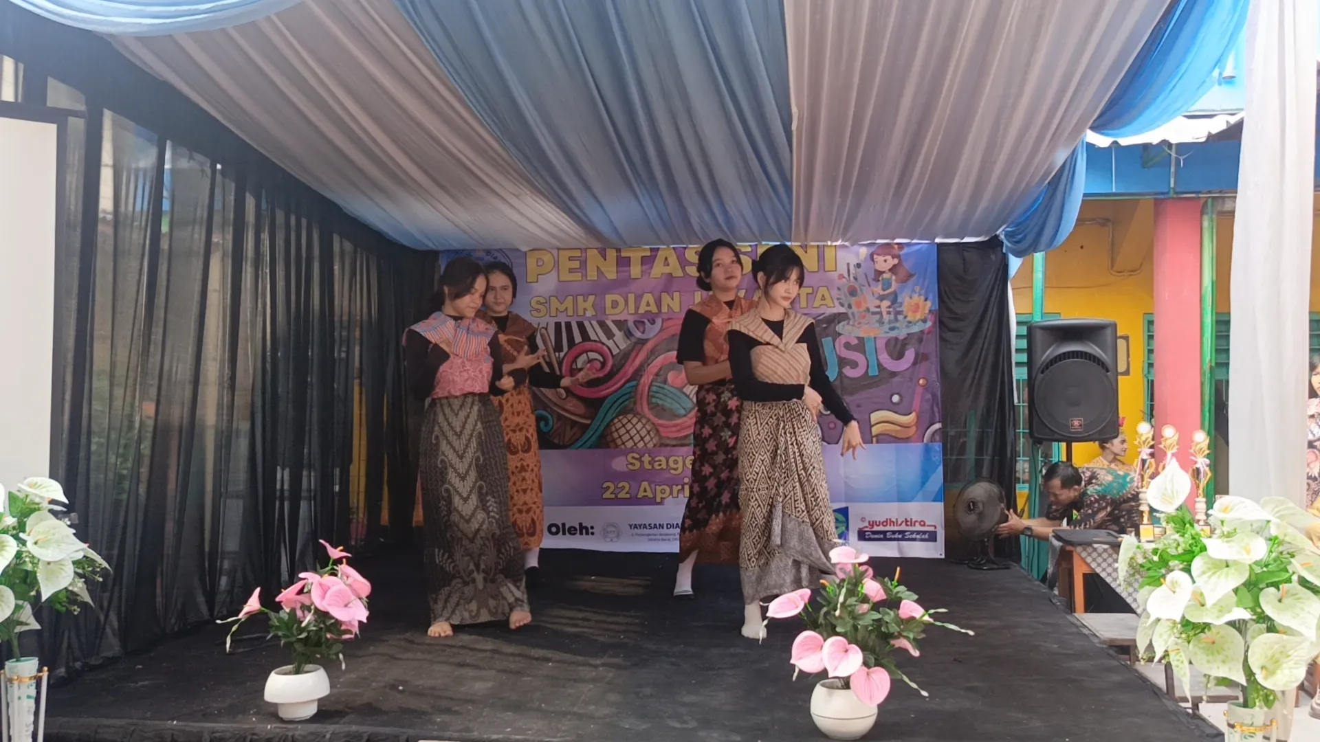 pentas seni