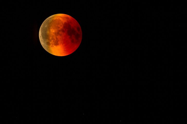 lunar eclipse, hd wallpaper, moon, blood moon, desktop backgrounds, moonlight, laptop wallpaper, 4k wallpaper, cool backgrounds, wallpaper 4k, free background, mac wallpaper, astronomy, wallpaper, full hd wallpaper, windows wallpaper, free wallpaper, 4k wallpaper 1920x1080, beautiful wallpaper, wallpaper hd, background
